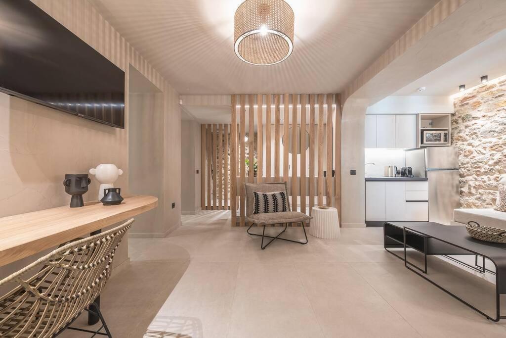 Apollonos 28 Luxury Suites Atina Dış mekan fotoğraf