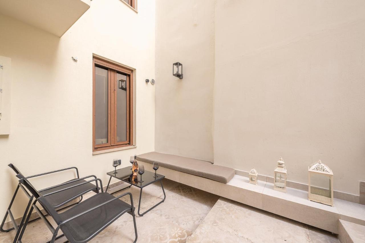 Apollonos 28 Luxury Suites Atina Dış mekan fotoğraf