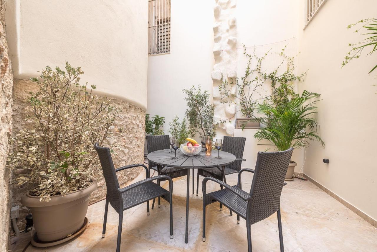 Apollonos 28 Luxury Suites Atina Dış mekan fotoğraf