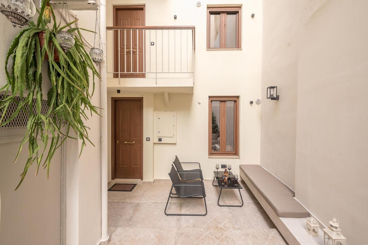 Apollonos 28 Luxury Suites Atina Dış mekan fotoğraf